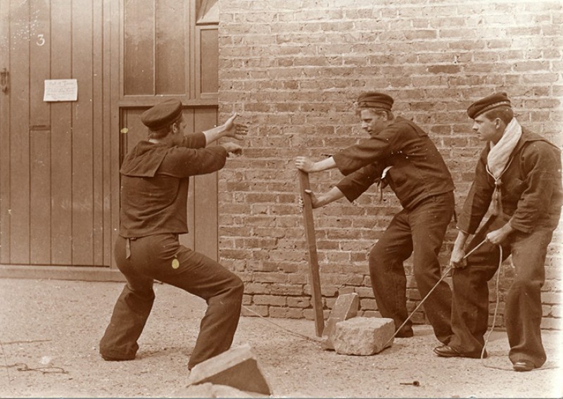 Short and Brangwyn on a gunnery drill